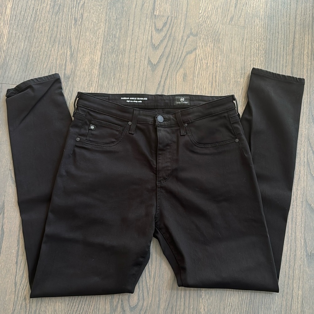 AG Jeans Farrah Ankle Seamless in super black. 30R.